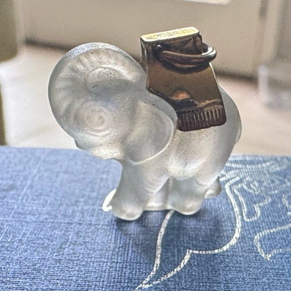 Vintage Small Crystal Elephant Pendant - Picture 6 of 8